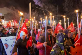 Meşaleler Çanakkale şehitleri için yandı