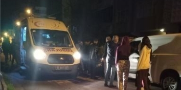 Yolda yürürken araçtan açılan ateş sonucu yaralandı