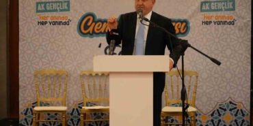 Bakan Bak, Edirne’de gençlerle iftarda buluştu