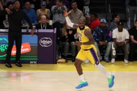 LeBron James, NBA’de 50 bin sayı barajını geçen ilk isim oldu