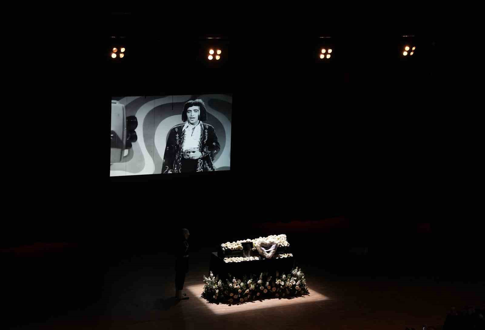 Edip Akbayram için Cemal Reşit Rey Konser Salonu’nda tören düzenlendi