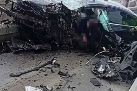 Lüks otomobil, otoyolda gişelere ok gibi saplandı: Karı-koca hayatını kaybetti