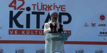 Fatih Camii’nde Ramazan ayının ilk cuma namazı kılındı, Diyanet İşleri Başkanı Ali Erbaş hutbe verdi