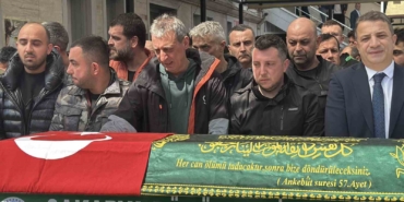 En acı bayram: Oğluna son görevini yapan baba yürekleri sızlattı