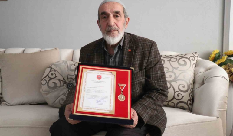 Şehit oğlunun maaşını ve sattığı arsanın gelirini TSKGV’ye bağışladı