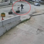 Bursa’da bir kişinin yaralandığı silahlı saldırı anı kamerada