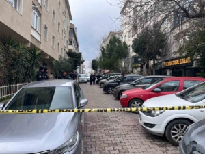 Avcılar’da bir adam eşi ve 3 çocuğunu vurup intihar etti