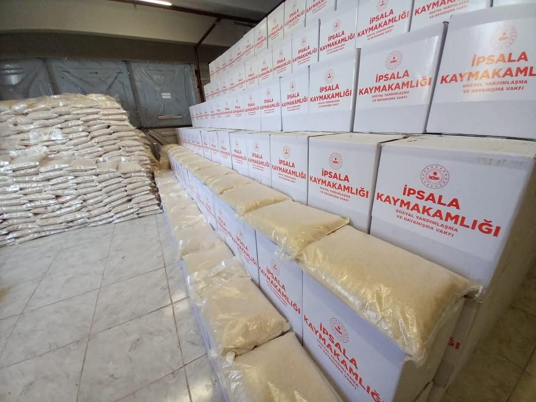 Bin aileye Ramazan kolisi ve 5 ton İpsala pirinci dağıtımı başladı