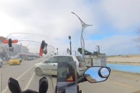 Sinyal vermeden yola çıktı: Otomobiline çarpan motosikletliyi suçladı