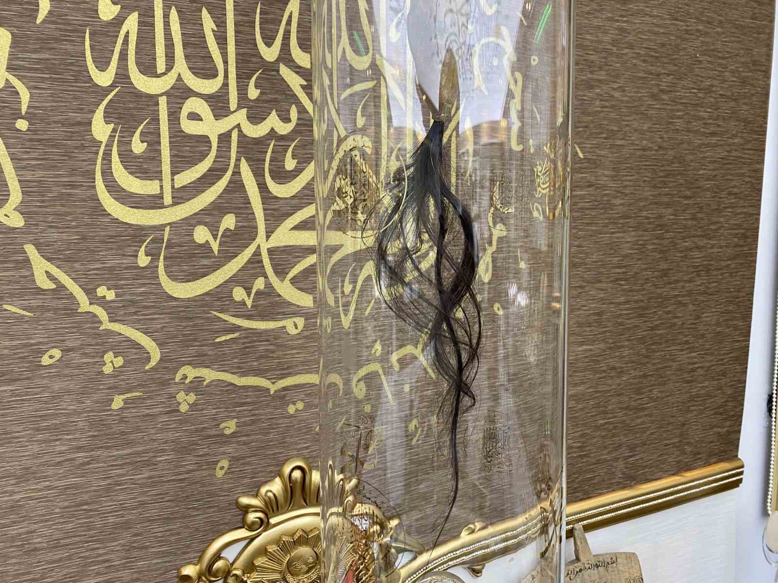 Özer Celep ‘Kutsal Emanetlerin’ bakımını yapıyor