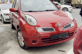 Küçükçekmece’de araç markete daldı