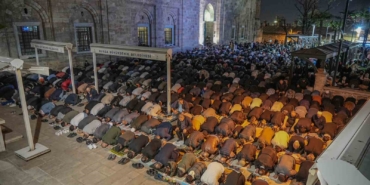 Bursalılar Kadir Gecesi’nde Ulu Cami’ye akın etti