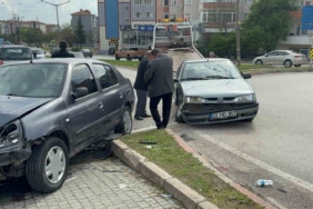Edirne’de otomobiller çarpıştı: 3 yaralı