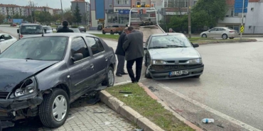 Edirne’de otomobiller çarpıştı: 3 yaralı