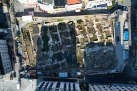 Karaköy’de otopark çalışmaları sırasında bulunan tarihi kalıntılar gün yüzüne çıkıyor