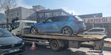 Esenyurt’ta refüje çarpan araç ters döndü: Sürücü yara almadan kurtuldu