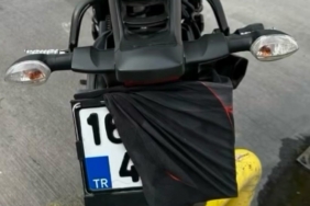 Kendisini yakalayan polisle hatıra fotoğrafı çektirdi..."Geçmiş olsun gençler"