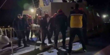 Çanakkale’de göğüs solunum rahatsızlığı tanısı konulan hasta Sahil Güvenlik botu ile tahliye edildi