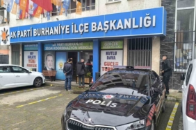 AK Parti Burhaniye İlçe Başkanlığına taşlı saldırı