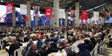 Başkan Ergin, ilk iftarı vatandaşlarla açtı