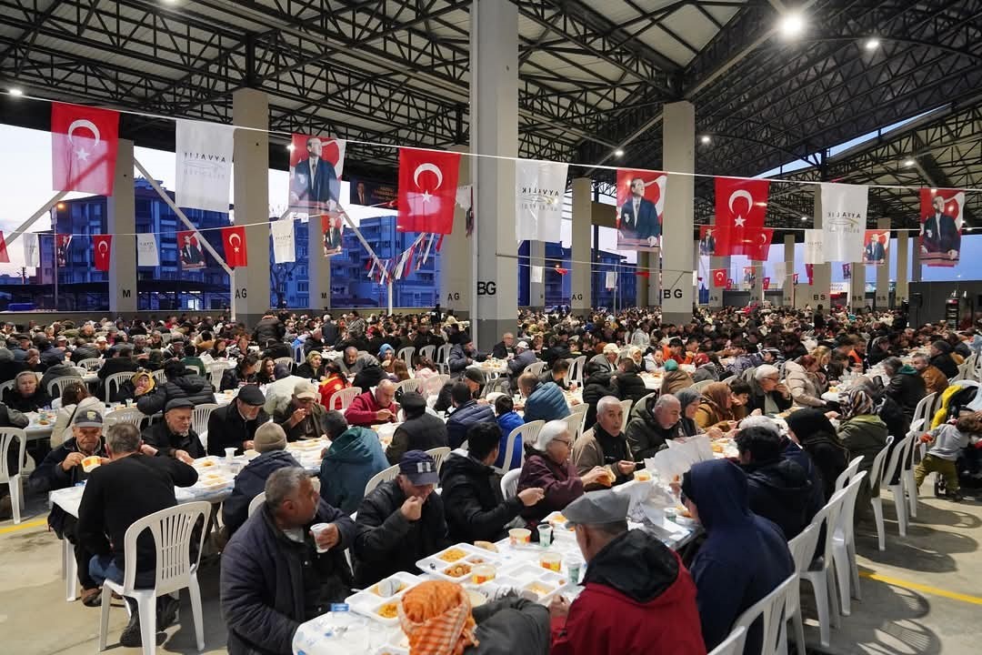 Başkan Ergin, ilk iftarı vatandaşlarla açtı