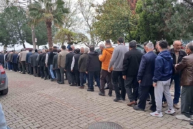 Bayramlaşma kuyruğunun sonu görünmedi