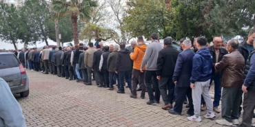 Bayramlaşma kuyruğunun sonu görünmedi