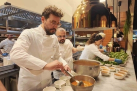 Mustafa Varank ve İtalyan şef Danilo, koruma altındaki çocuklarla iftarda buluştu
