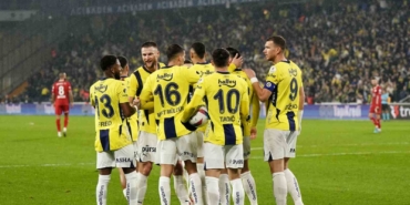 Trendyol Süper Lig: Fenerbahçe: 3 - Antalyaspor: 0 (İlk yarı)