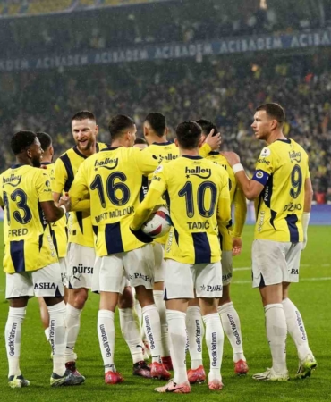 Trendyol Süper Lig: Fenerbahçe: 3 - Antalyaspor: 0 (İlk yarı)