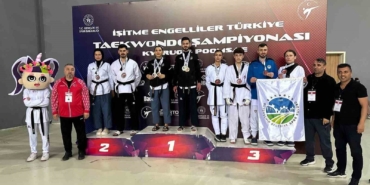 Büyükşehir’in taekwondo takımı Antalya’da doludizgin