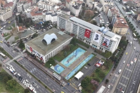 İBB binası önünde sessizlik hakim