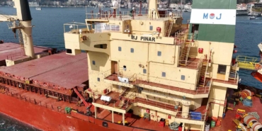 Odessa’da saldırıya uğrayan yük gemisi İstanbul Boğazı’ndan geçti