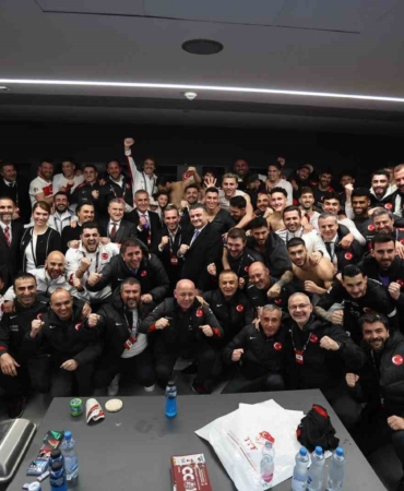 Cumhurbaşkanı Erdoğan’dan A Milli Futbol Takımı’na tebrik telefonu