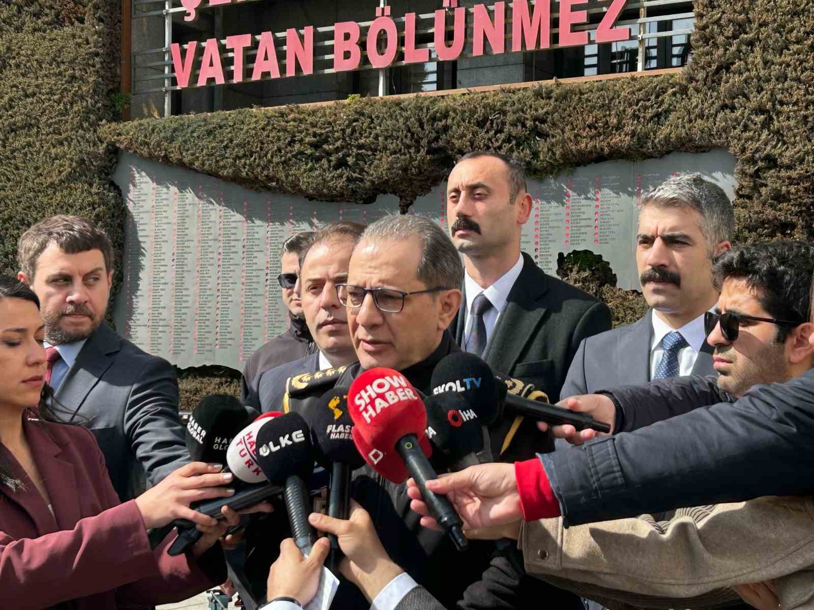 İstanbul’da suç çetelerine yönelik operasyon: 4 kalem görünümlü suikast silahı ele geçirildi