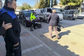 Gönen’de kaldırım ve park alanları işgallerine denetim