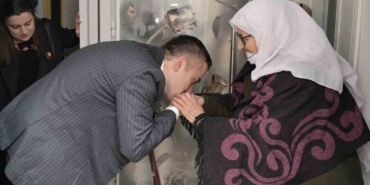 Esenyurt Belediye Başkan Vekili Aksoy, Gülizar teyzenin iftar sofrasına misafir oldu