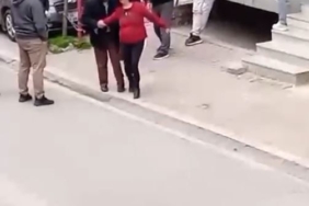 Esenyurt’ta bir kadını takip eden adam mahalleli tarafından darp edildi