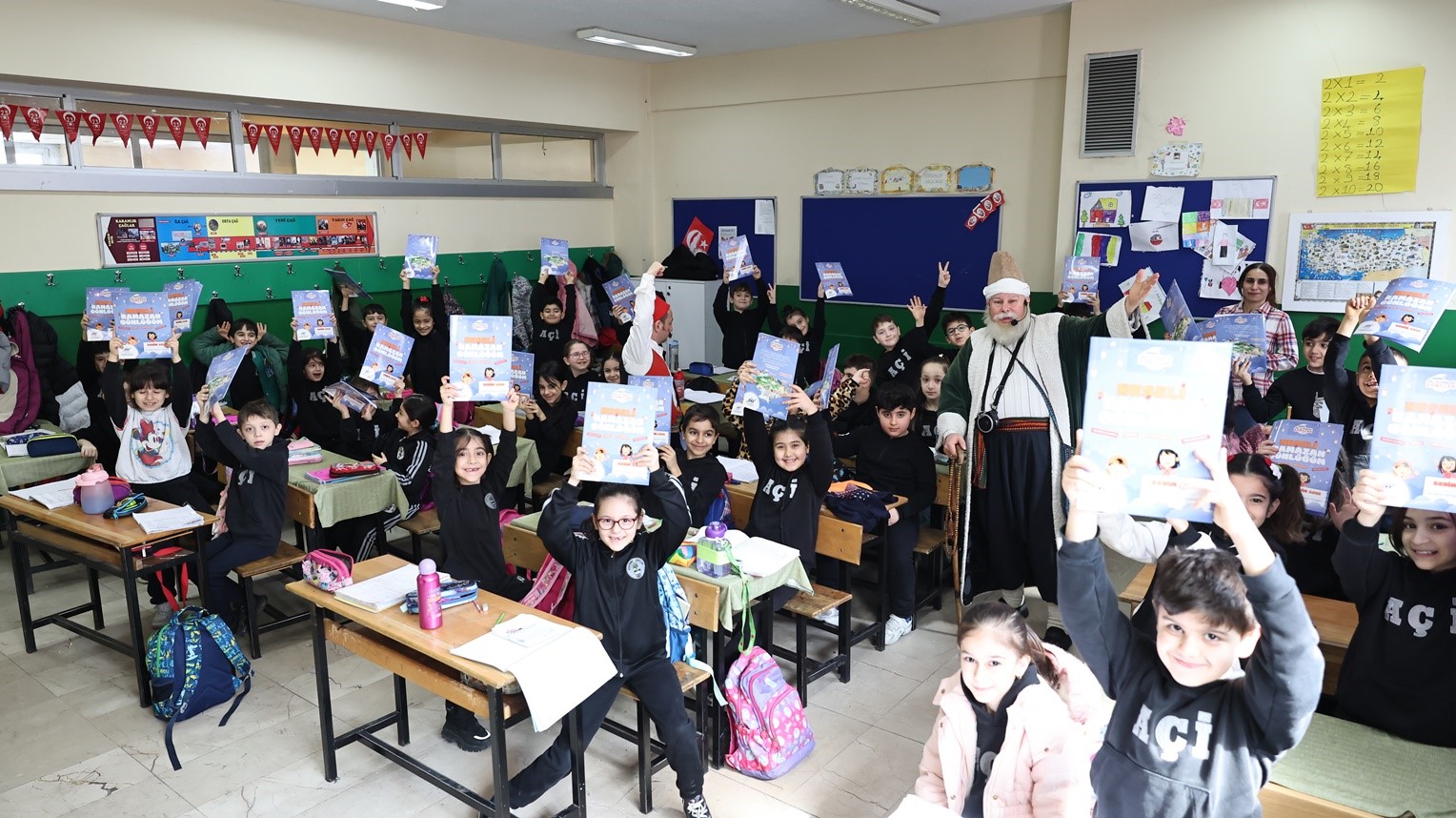 Sultangazi’deki okullarda "Çat Kapı Tiyatro" sürprizi