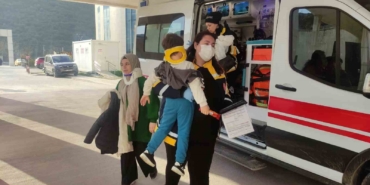 Bursa’da hafif ticari araç ile otomobil çarpıştı: 5 yaralı