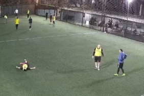 Bakırköy’de halı sahada maç oynadığı esnada fenalaşan genç hayatını kaybetti