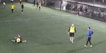 Bakırköy’de halı sahada maç oynadığı esnada fenalaşan genç hayatını kaybetti