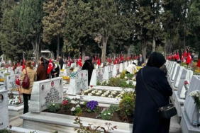 Edirnekapı Şehitliği’nde buruk bayram