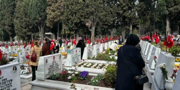 Edirnekapı Şehitliği’nde buruk bayram