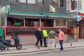 Kadıköy’de elinde silahla bir mekana giren şahsa trafik polisi müdahale etti