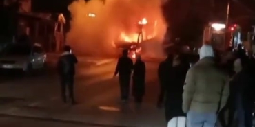 Arızalanan minibüs alev topuna döndü