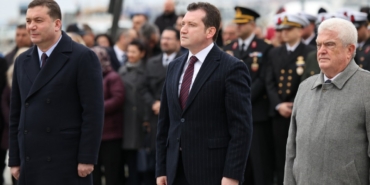 Silivri’de Çanakkale Zaferi’nin 110. yılında Atatürk Anıtına çelenk sundu