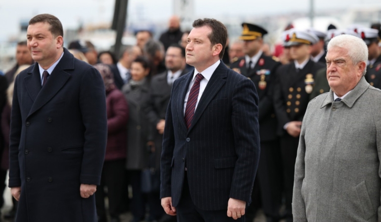 Silivri’de Çanakkale Zaferi’nin 110. yılında Atatürk Anıtına çelenk sundu