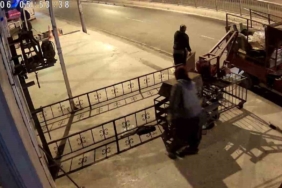 Pendik’te iş yerinden hırsızlık anı kamerada