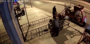 Pendik’te iş yerinden hırsızlık anı kamerada